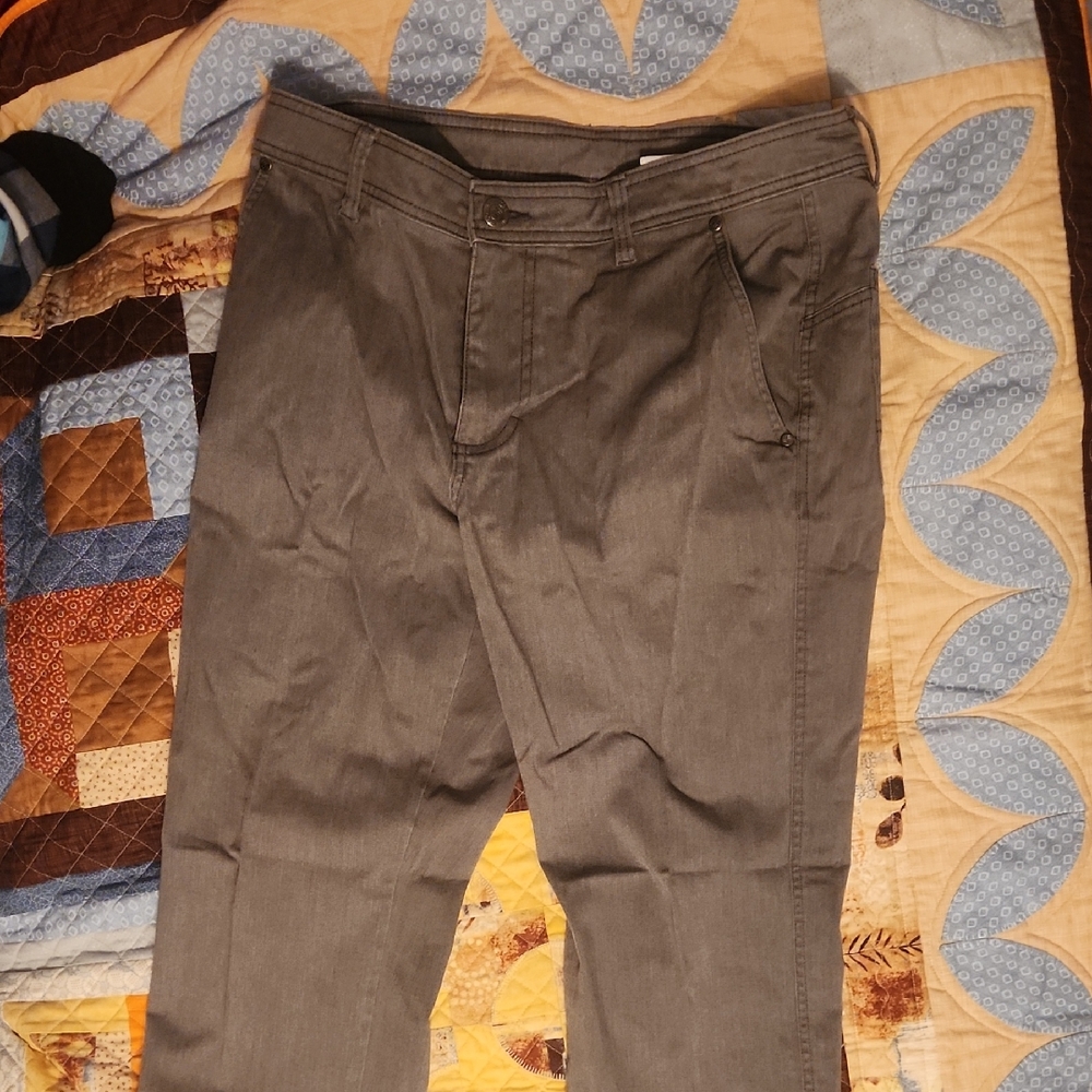 Columbia Men's Charcoal Chinos